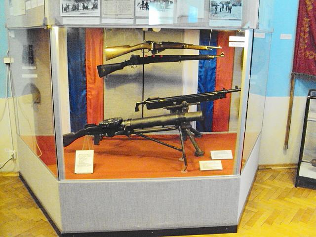 m (12).jpg - Ausrüstung der Kaukasusarmee (Musterwaffen hergestellt in den USA, GB und Frankreich)